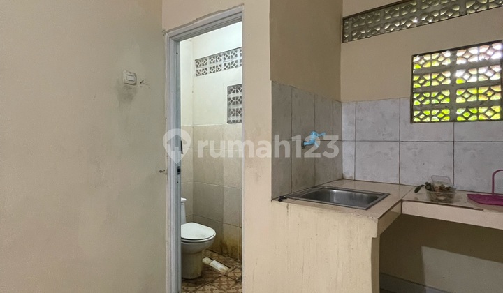Row House for Rent or Could Be a Residential Home in the Heart of Kebayoran Lama 2