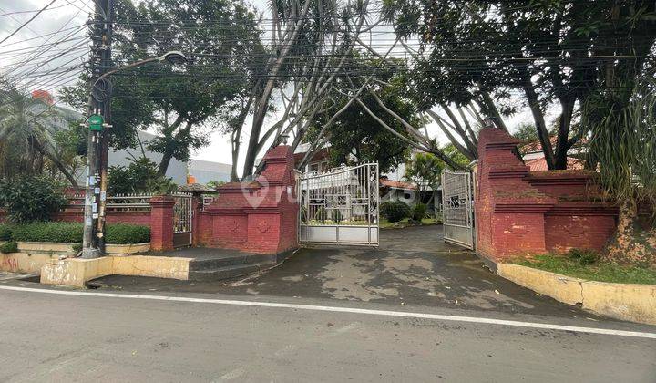 Rumah Konsep Villa Halaman Depan Dan Belakang Luas  2