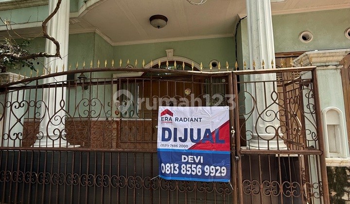 Large and Majestic Corner House in Villa Melati Mas BSD 2