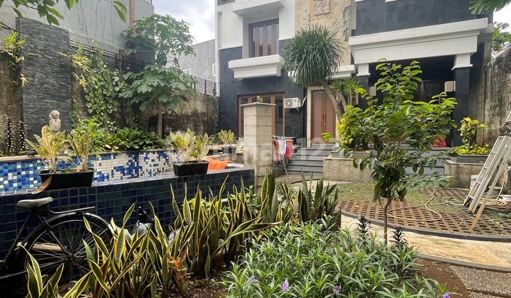 Rumah Bagus Dengan Taman Dan Kolam Renang Di Cilandak Jaksel