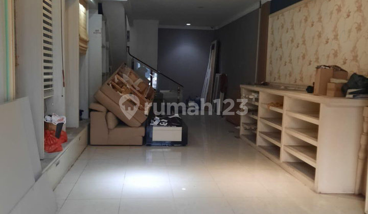 3.5-Story Shophouse, Good and Ready to Occupy, on the Main Road in South Jakarta 2