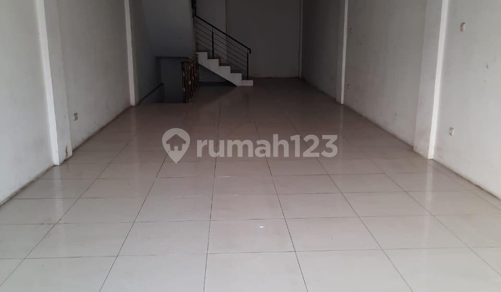 3.5-Story Shophouse, Good and Ready to Occupy, on the Main Road in South Jakarta 1