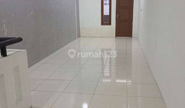 Disewakan Ruko 3 Lantai Jembatan Besi Rapi Bersih Cctv 1