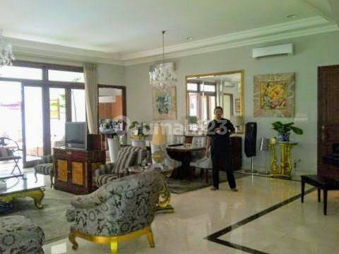 Rumah 2 Lantai Sudah Renovasi Semi Furnished SHM di Menteng, Jakarta Pusat 

, Jakarta Pusat 2