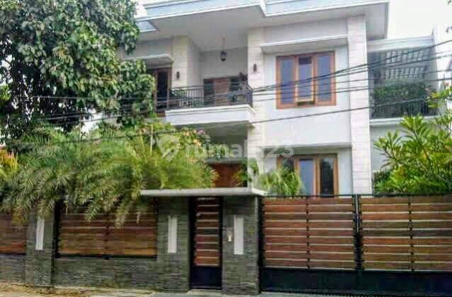 Rumah 2 Lantai Sudah Renovasi Semi Furnished SHM di Menteng, Jakarta Pusat 

, Jakarta Pusat 1