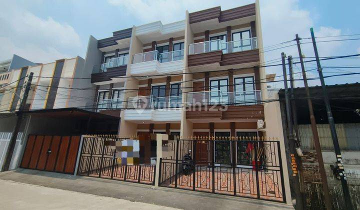 Dijual Rumah Taman Ratu 3 Lantai Shm Bagus 1