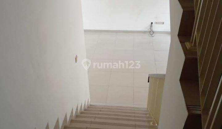Dijual Rumah Golf Lake Residence SHM di Cengkareng 1