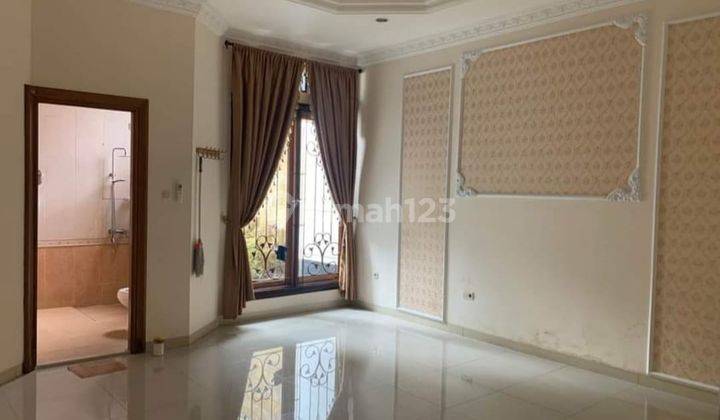 Di sewa Rumah Cempaka putih lokasi strategis Luas 275m2,6Br,2Lt 3