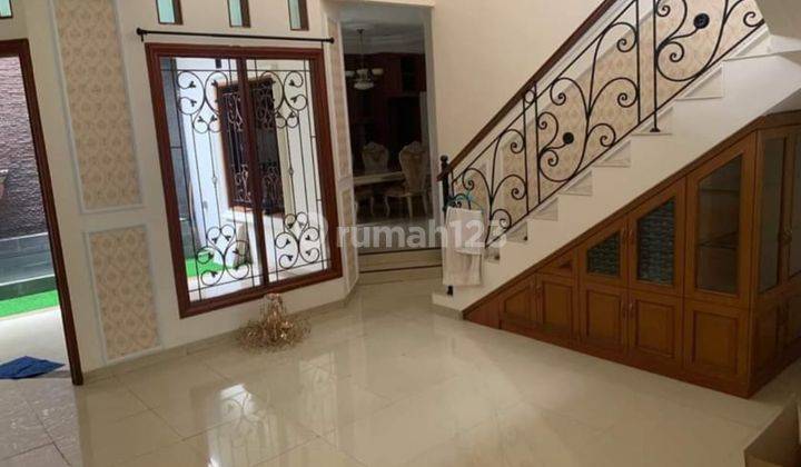 Di sewa Rumah Cempaka putih lokasi strategis Luas 275m2,6Br,2Lt 4