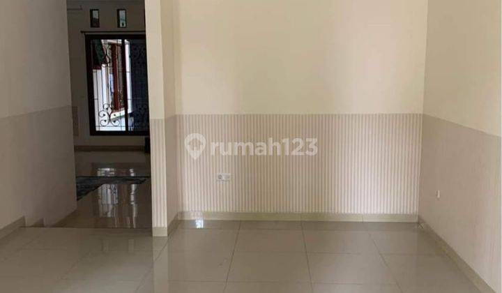 Di sewa Rumah Cempaka putih lokasi strategis Luas 275m2,6Br,2Lt 9