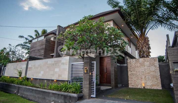 Cozy Villa For Rent Yearly in Seminyak Area