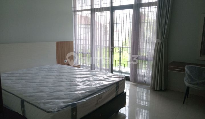 Rumah 2 Lantai di Lippo Cikarang, Cikarang.for Sale Rumah di Wilayah yang Asri. Properti 2 Lantai Ini Berada di Lingkungan yang Mudah Dijangkau.rinciannya Adalah Sebagai Berikut: - Kamar Tidur: 3 - Kamar Mandi: 4 - Sertifikat: SHM - Sertifikat Hak Milik