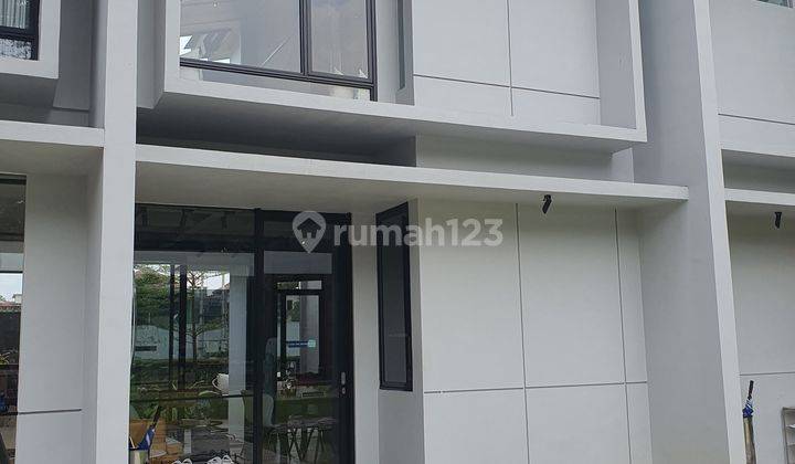  Cool and nice house for sale in Lippo Cikarang, ready to live in. Good price 2