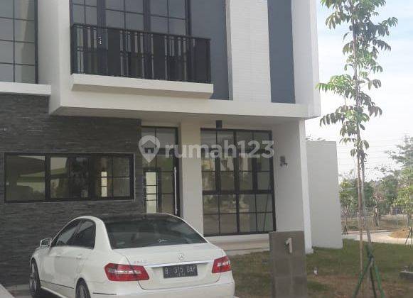 Cool and nice house for sale in Lippo Cikarang, ready to live in. Good price 1