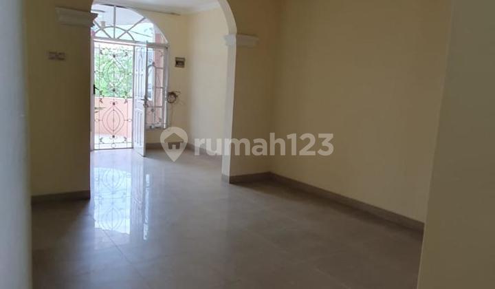 Di Jual Rumah Nice And Keren lantai 2 Full Renovasi  2