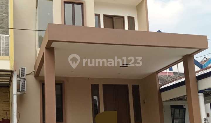 Di Jual Rumah Nice dan Keren full Renovasi Lantai 2 