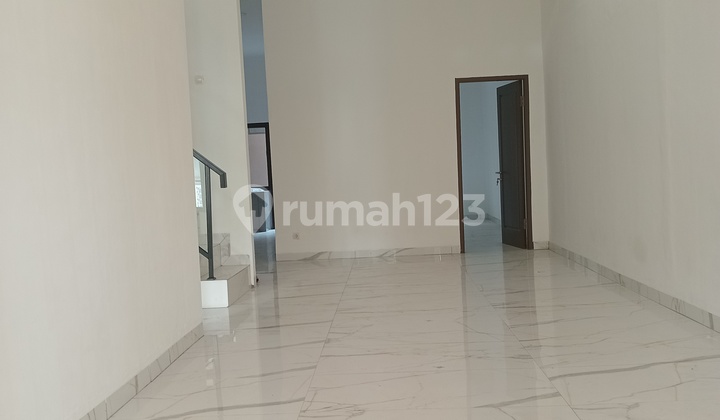 Di Jual Rumah Nice dan Keren full Renovasi Lantai 2  2