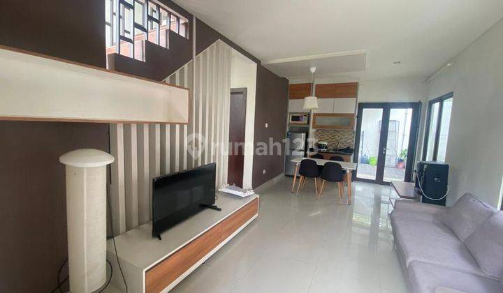 Cool and nice house for sale in Lippo Cikarang, ready to live in. Good price 1