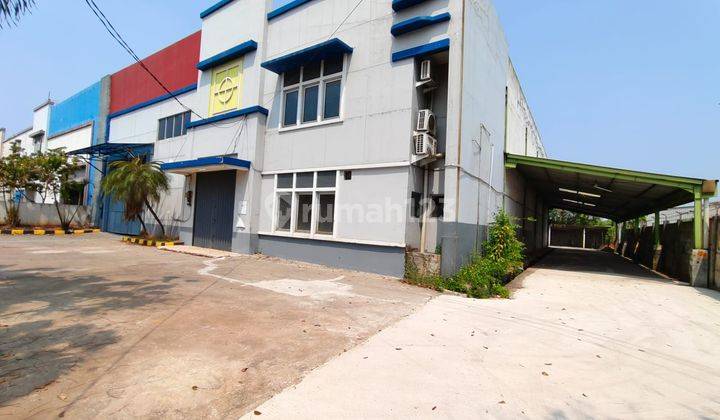 Cool and Nice for rent  in a warehouse or factory in the Lippo Cikarang area.  Cheap . 1