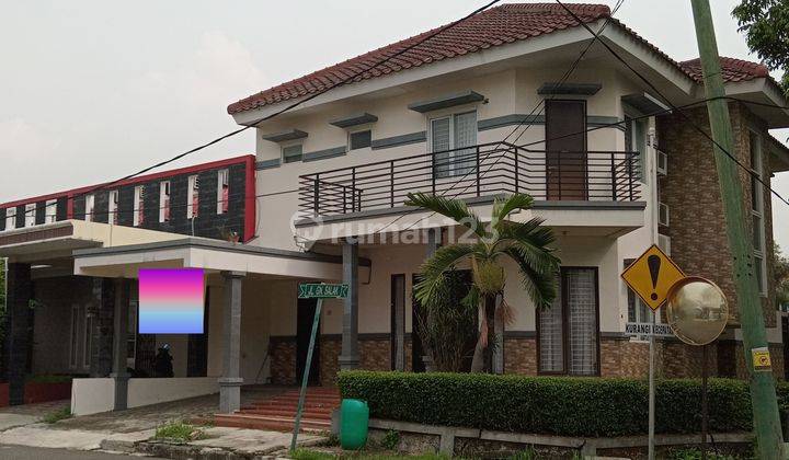 Cool and nice house in the luxury cluster in the Lippo Cikarang area. 1