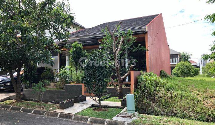 Cool, luxurious and cool house for sale in the Lippo Cikarang industrial area.  Ready to Occupy.  in the Simpruk area. 1