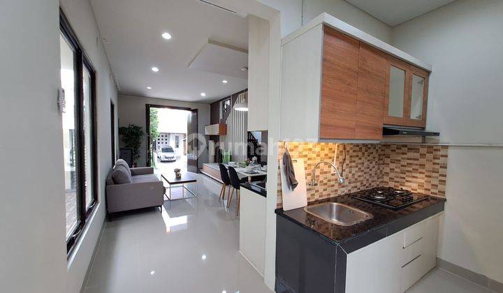 Cool and luxurious and a nice house to rent in the Lippo Cikarang area, fully furnished. 1