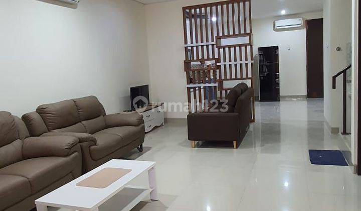 Cool and luxurious and a nice house to rent in the Lippo Cikarang area, fully furnished. 1