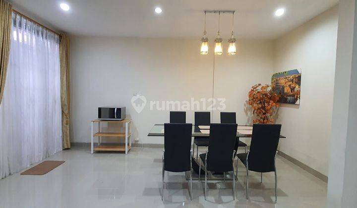 Cool and luxurious and a nice house to rent in the Lippo Cikarang area, fully furnished. 2