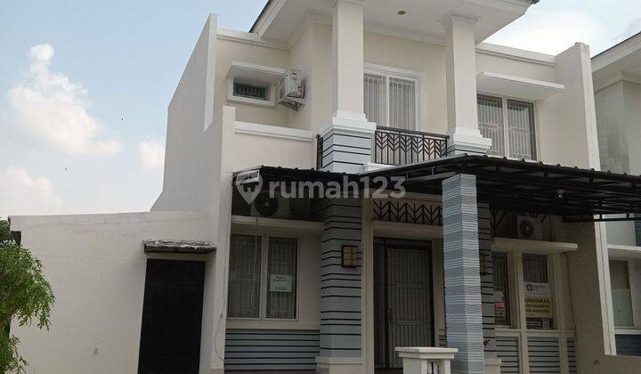 Cool and luxurious and a nice house to rent in the Lippo Cikarang area, semy furnished. 1