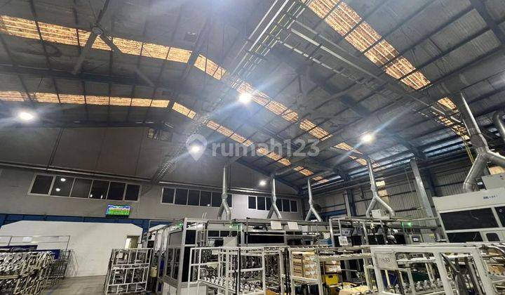 Cool, Luxurious and Nice for Rent. Warehouse or factory in Delta Silicoun in the Lippo Cikarang industrial area. Ready to use, completed renovation 2