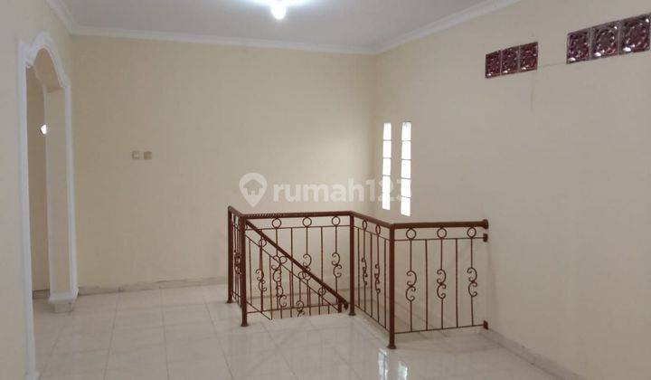 Cool, luxurious and nice house for sale in the Lippo Cikarang residential area.  The house is ready to live in.  Close to facilities at Lippo Cikrang. 2