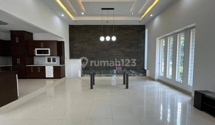 Cool, luxurious and good  house for rent  in the Lippo Cikarang complex housing cluster.  Ready .  Completed renovation.  Fully Furnished.  Ready to move in and use 1