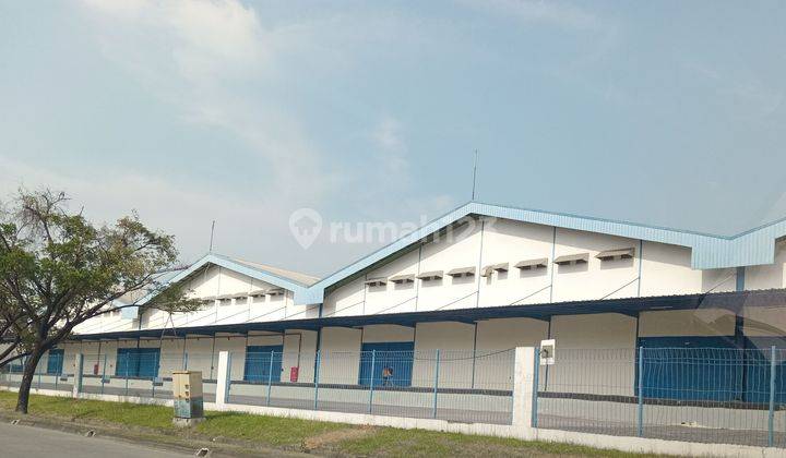 Cool, Luxurious, Good Warehouse or Factory for Rent in the Lippo Cikarang Industrial area, ready to use. 1