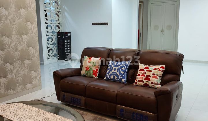 Cool, Luxurious, and Beautiful House in a Good Cluster, Fully Furnished. Ready to Live In, Located in the Lippo Cikarang Area. 2