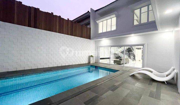 Cool, Luxurious and Nice House in an Good Cluster in Full Ft.. can to live in the Lippo Cikarang area.. Swimming pool facilities. 1