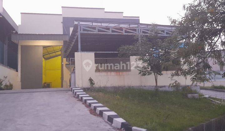 Cool, Luxurious and Nice Warehouse for Sale in Lippo Cikarang, can be used directly in industrial areas. 1