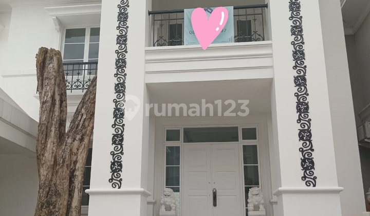 Beautiful View, Strategic Location, Luxurious, and Cool to Live In, Has a Swimming Pool.