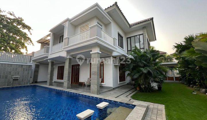 Cool, Luxurious And Nice House In The Senayan Lippo Cikarang Area. Fully Furnished, Can Be Used, Complete With A Luxurious Garden And Swimming Pool 1