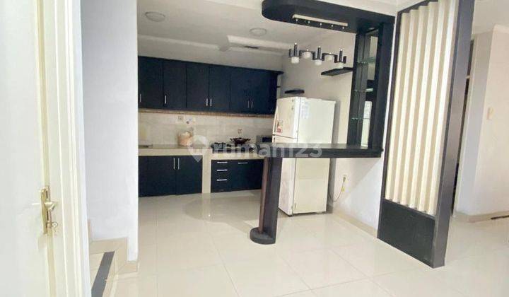 Luxurious, Cool And Nice House With Ft  Facilities, Ac And Modern And Luxurious Kitchen Set. Each Room Has A Bathroom Inside. 1