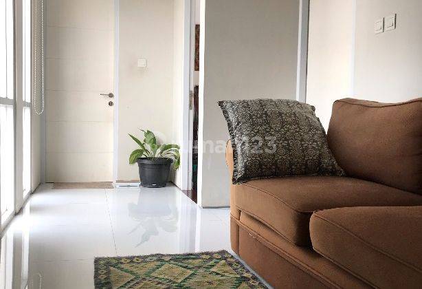 Bagus Semi Furnished di Rumah Towhouse Cantik Jagakarsa. Dki , Dekat Ke Cita Buana School. Dekat Ke Transmart Kko. Rapi Mewah. Lingkungan . Strategis Banyak Akses, Area Jalur Lancar ., Jakarta Selatan 2