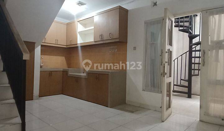 Rumah Murah Di Pondok Indah ,3 Kamar Tidur .lokasi Tenang  Kompleks  Pondok  Indah Jakarta Sekalan 2 Lantai 1