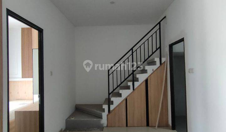 Rumah 2 lantai pinggir jalan raya lokasi dekat MRT lebak bulus  7