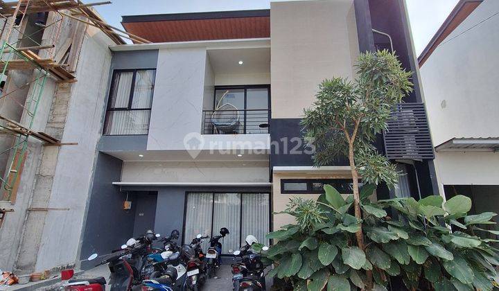 Rumah Modern Dalam Perumahan Dekat Jogja City Mall  1