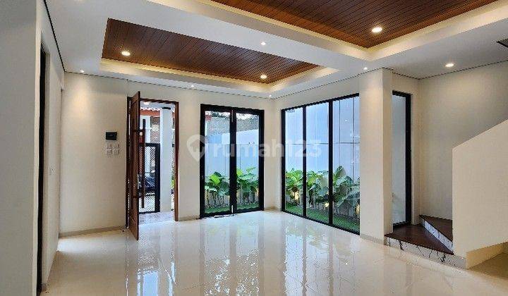 Rumah Kontemporer Elegan Dekat Mall Plaza Ambarrukmo