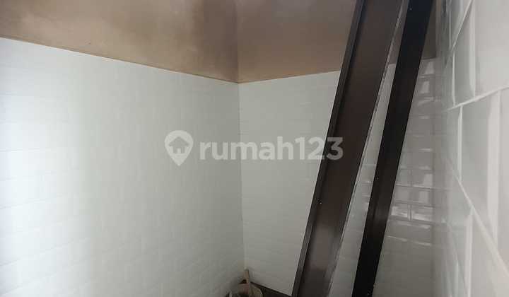 Rumah Bebas Request Desain Dan Fasad. Lokasi Dekat Pasar Klewer 9