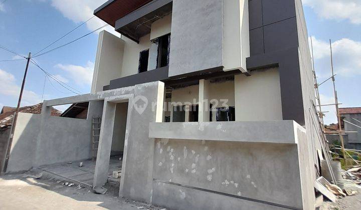 Rumah 2 Lantai Baru Konsep Eelgan Modern Dekat  8