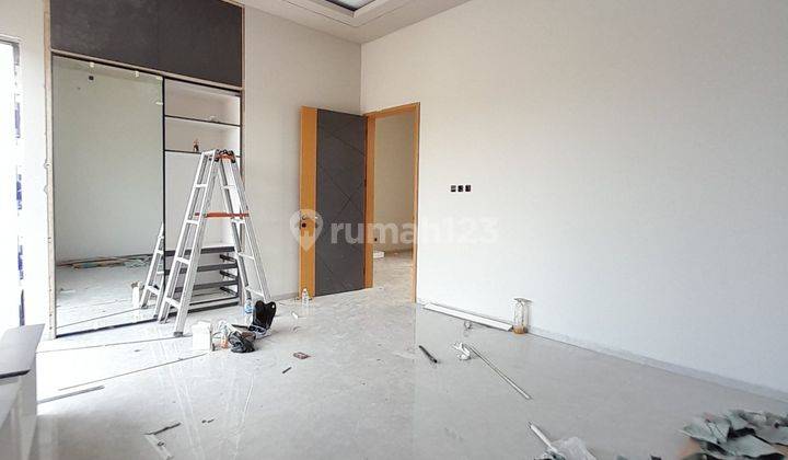 Rumah 2 Lantai Baru Konsep Eelgan Modern Dekat  10