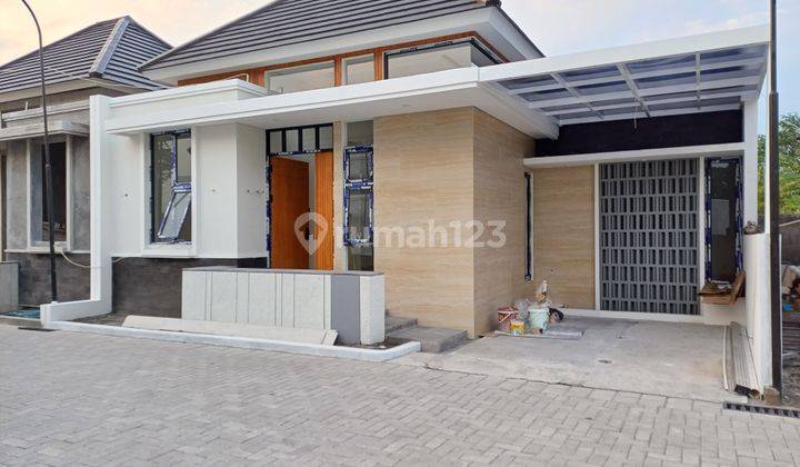 Cantik Modern Minimalis Dalam Perumahan dekat SMA Budi Mulia 2 1