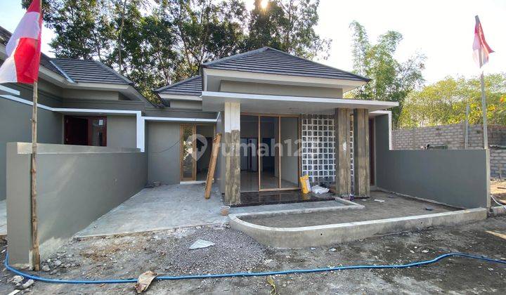 Dijual Rumah Cantik Modern Dekat Jl Tajem Mulai 600Jutaan 