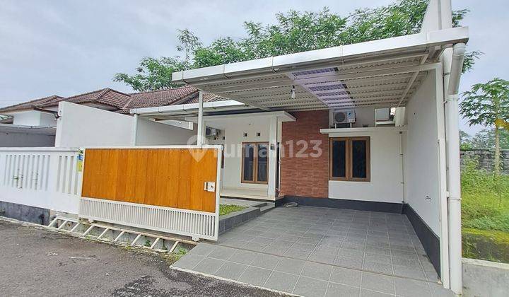 Rumah 2 Lantai Siap Huni Bonus Kitchen Set Dalam Perum di Sleman 1